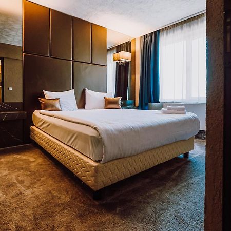 Hotel Ciao Târgu-Mureş エクステリア 写真