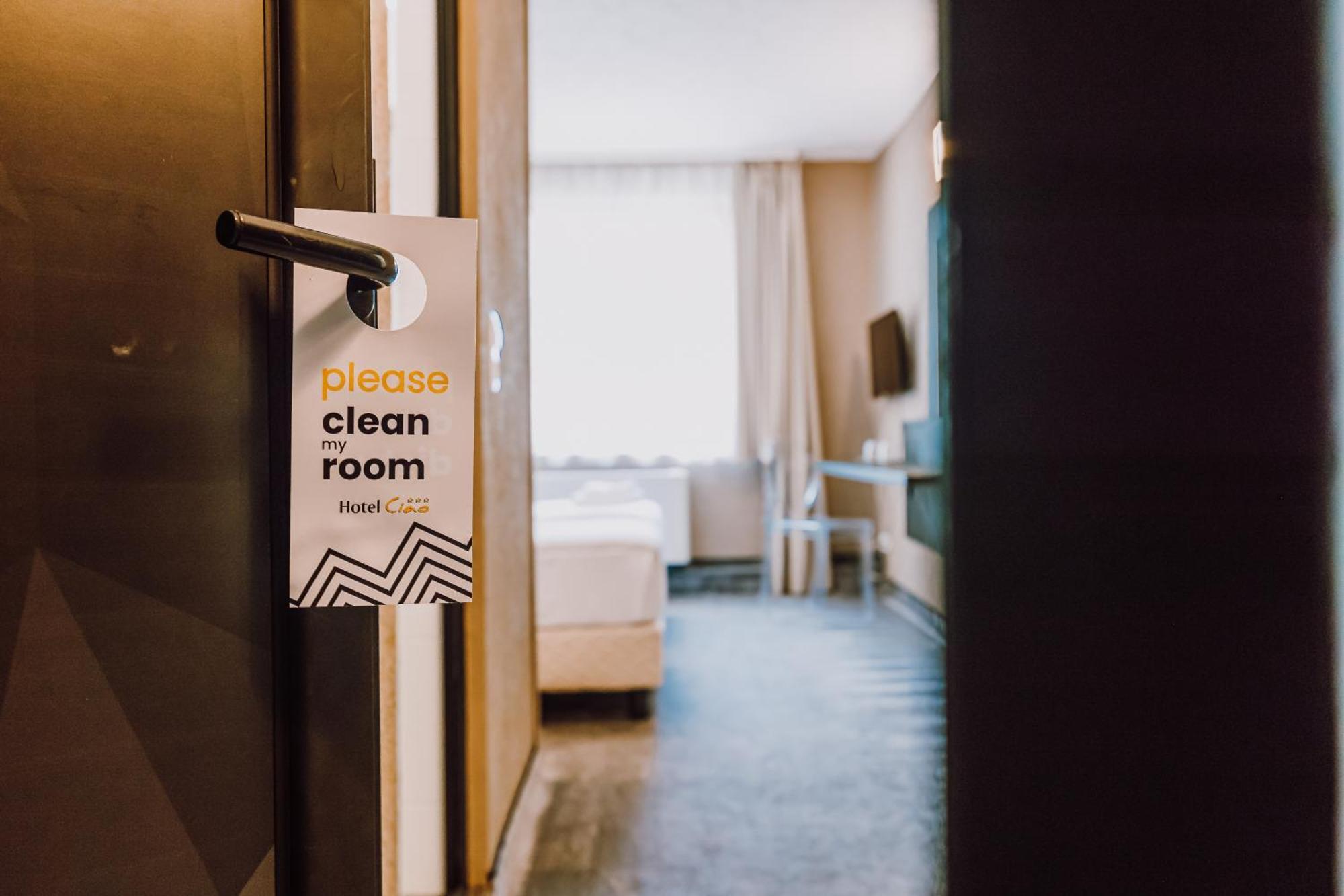 Hotel Ciao Târgu-Mureş エクステリア 写真