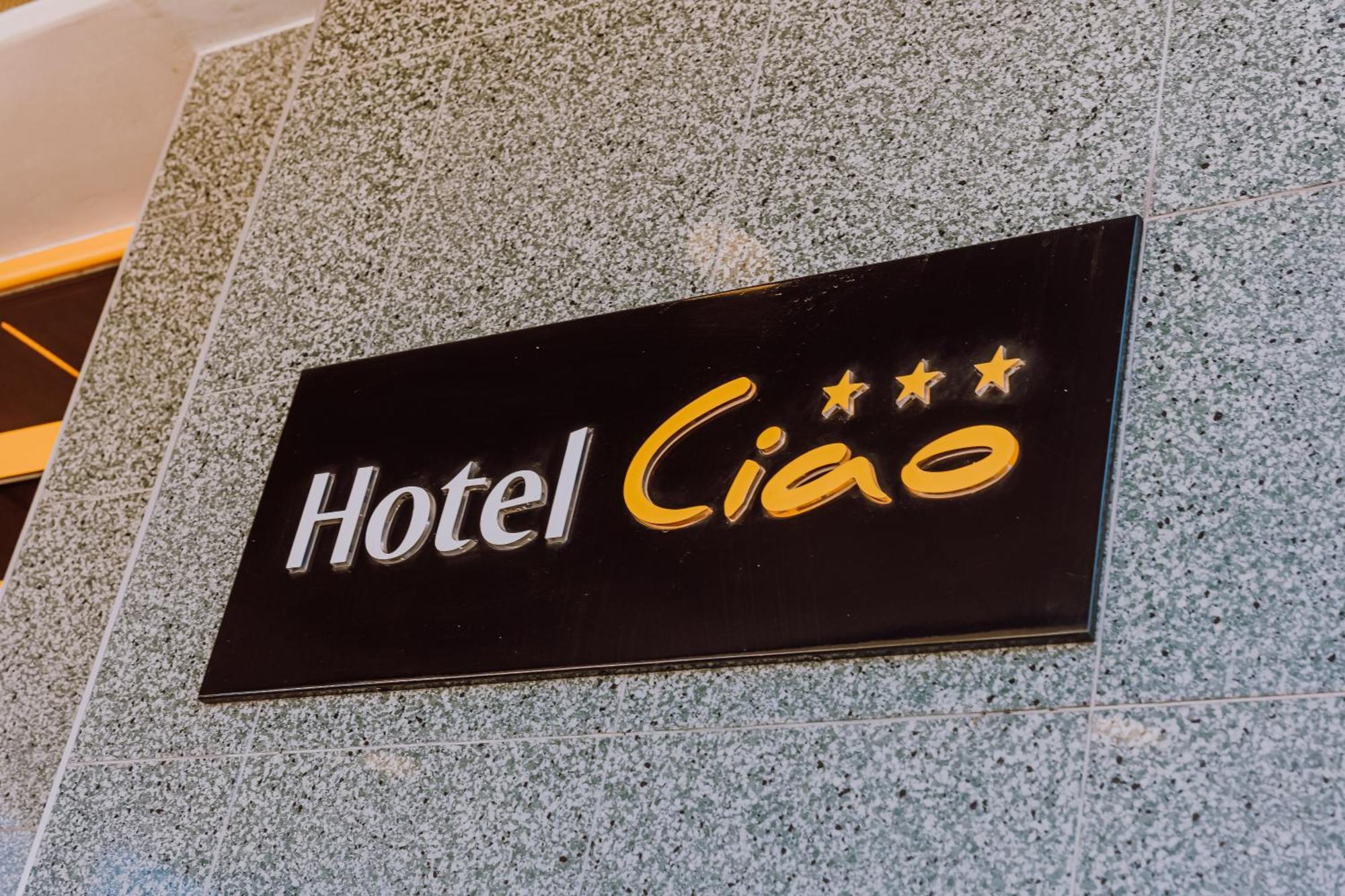 Hotel Ciao Târgu-Mureş エクステリア 写真