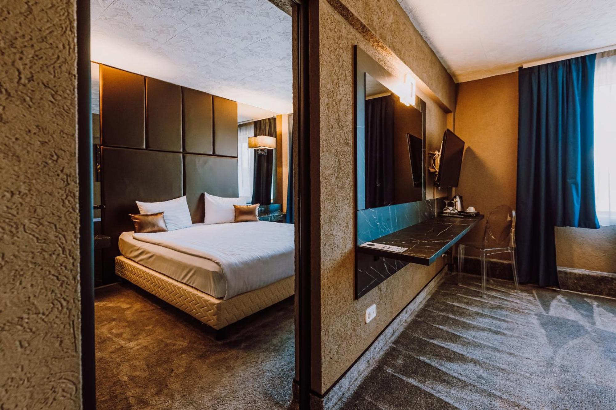 Hotel Ciao Târgu-Mureş エクステリア 写真