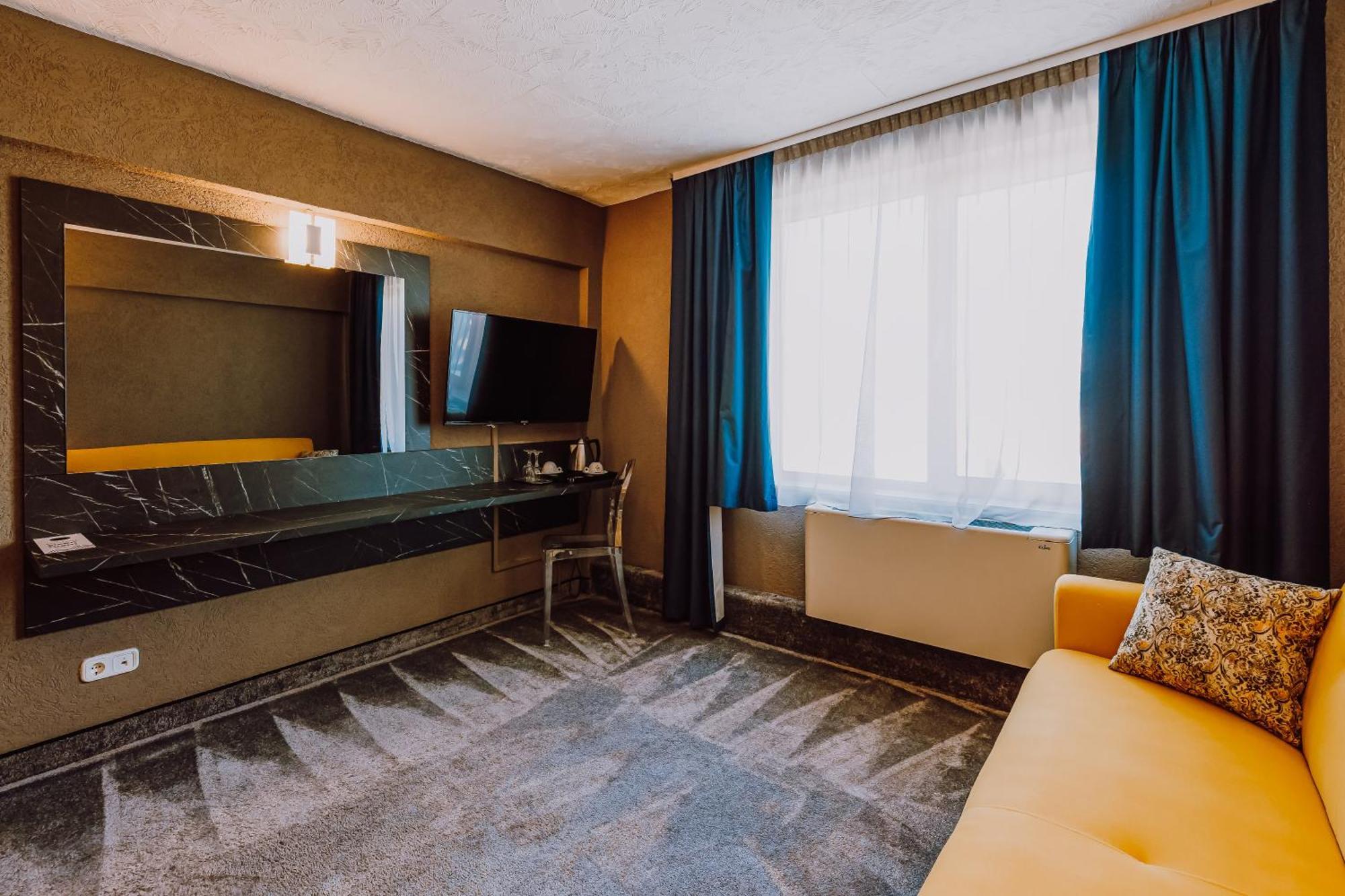 Hotel Ciao Târgu-Mureş エクステリア 写真