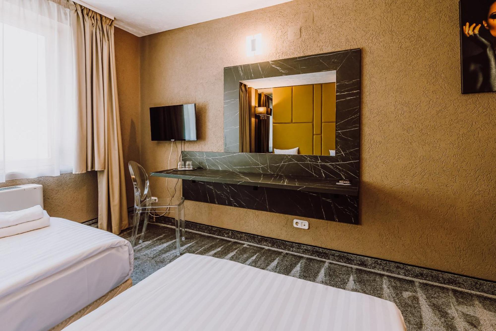 Hotel Ciao Târgu-Mureş エクステリア 写真