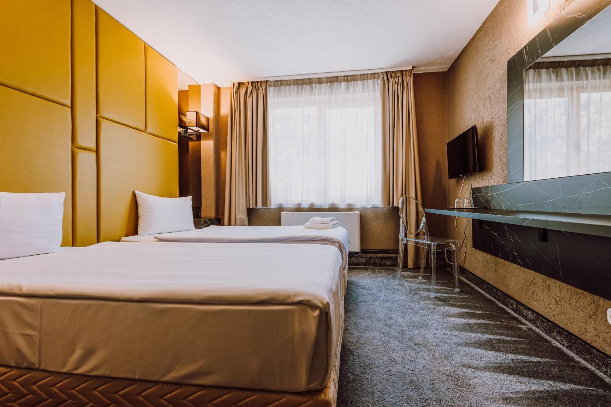 Hotel Ciao Târgu-Mureş エクステリア 写真