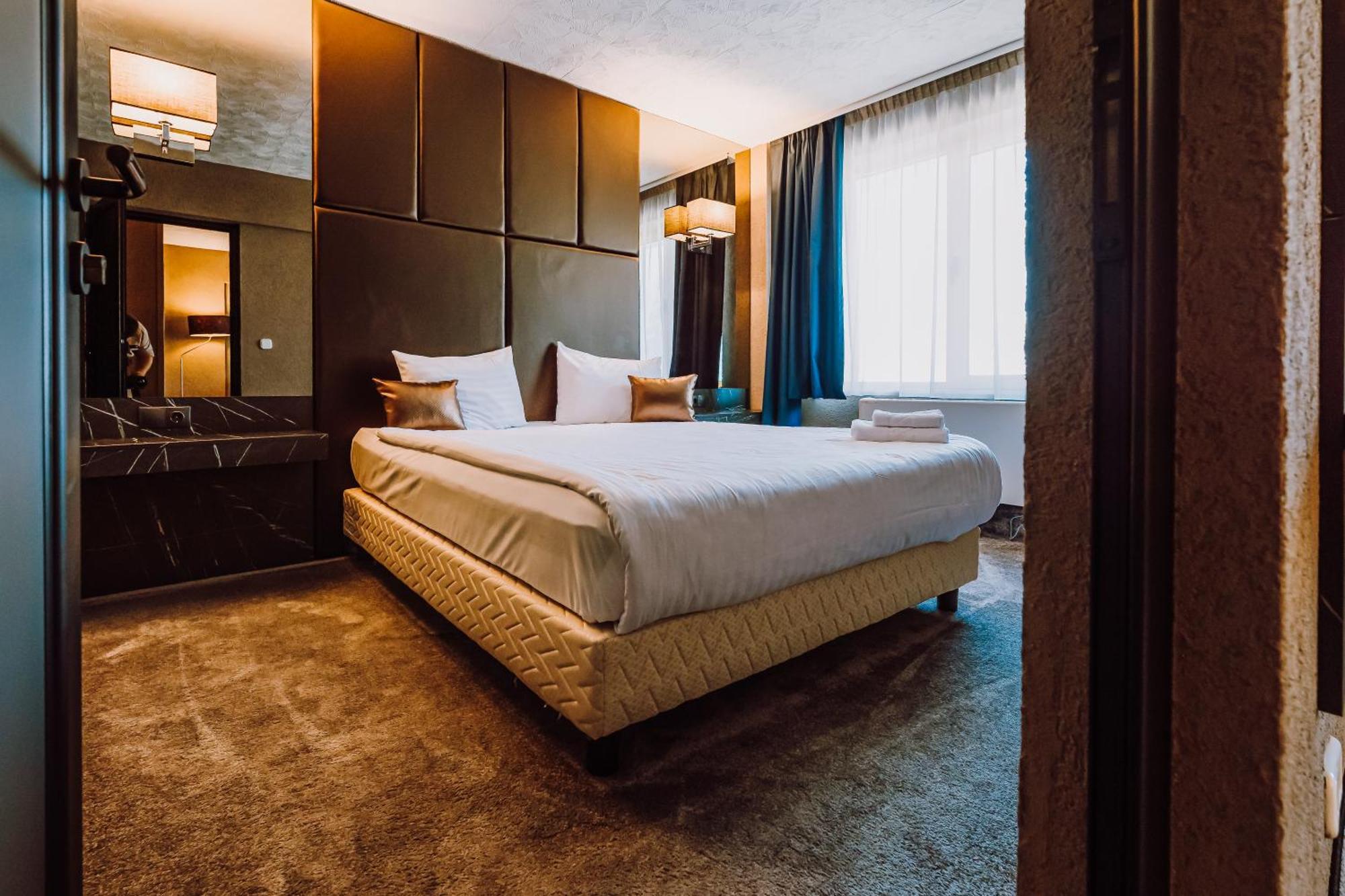 Hotel Ciao Târgu-Mureş エクステリア 写真