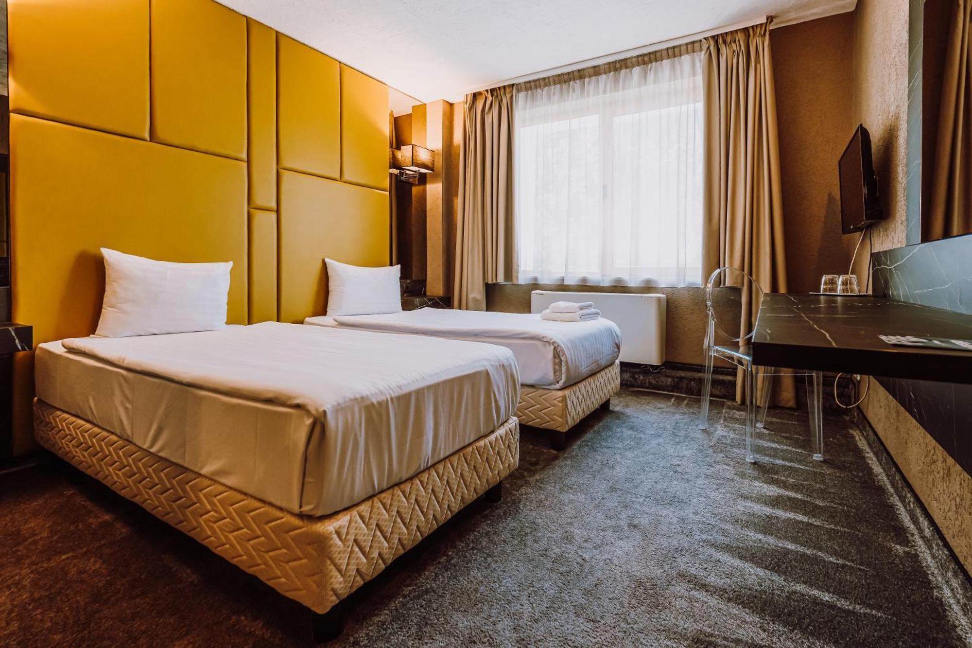 Hotel Ciao Târgu-Mureş エクステリア 写真