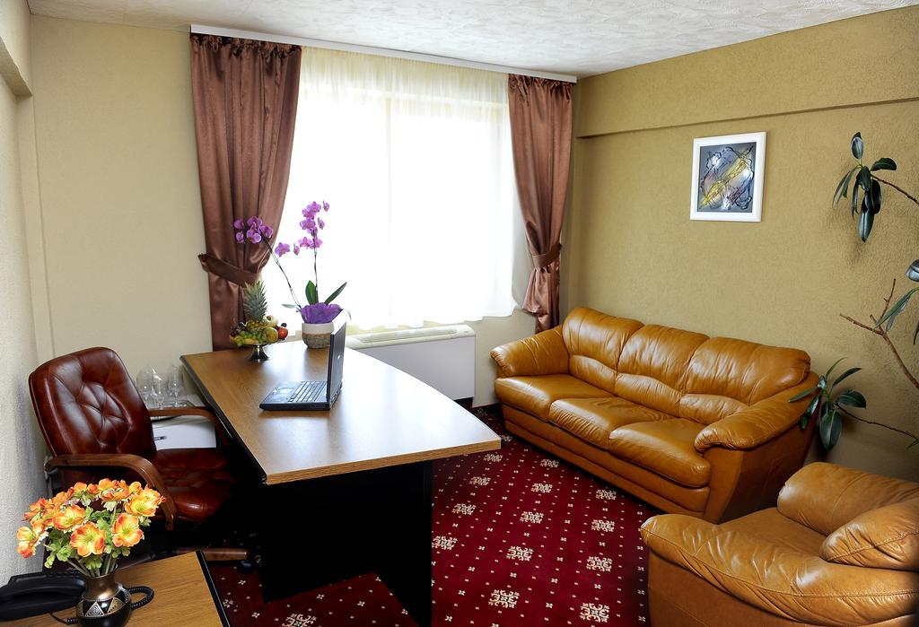 Hotel Ciao Târgu-Mureş エクステリア 写真