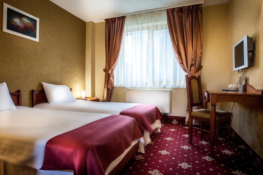 Hotel Ciao Târgu-Mureş エクステリア 写真