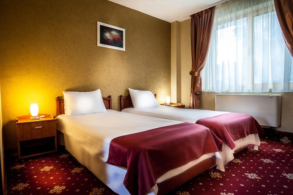 Hotel Ciao Târgu-Mureş エクステリア 写真