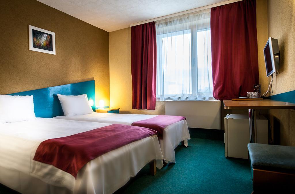 Hotel Ciao Târgu-Mureş エクステリア 写真