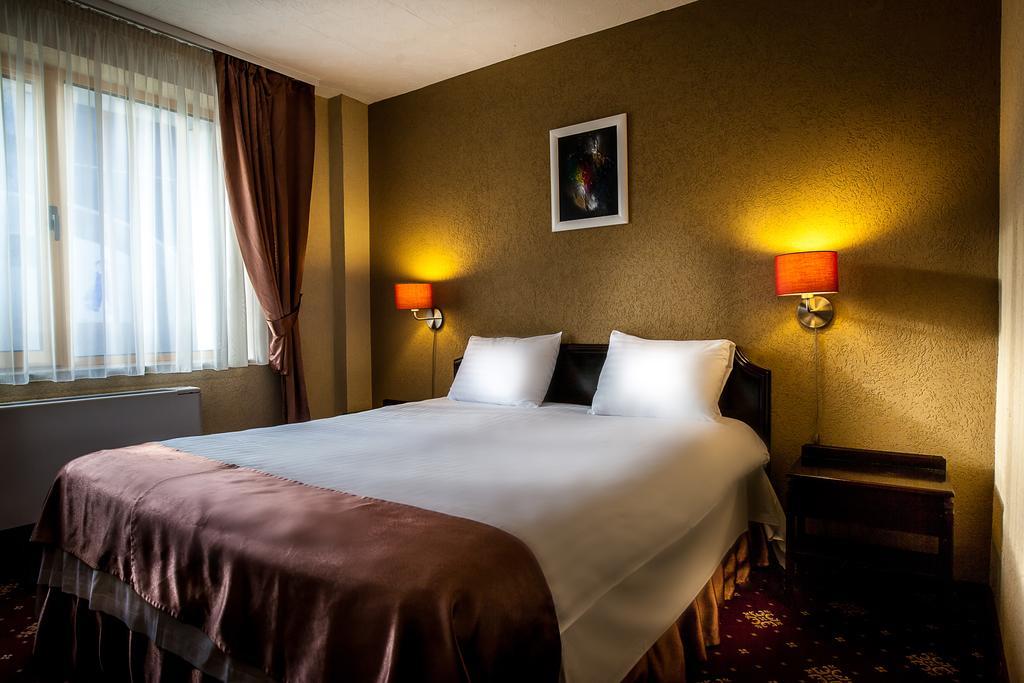 Hotel Ciao Târgu-Mureş エクステリア 写真
